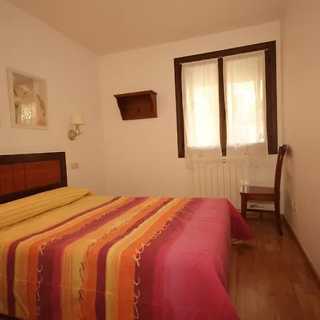 Vicente Juste Moles Seis Apartment